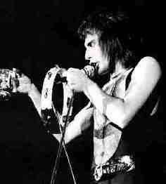 Freddie mercury 1976_tambourine